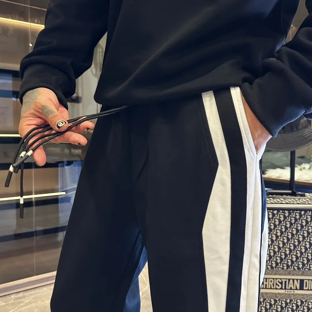 Balenciaga 🆕2026 Autumn and Winter New Arrival Casual Pants! The official website will be released simultaneously. Brand Classic LOGO casual pants, customized fabrics, excellent comfort and strong touch. Highly recognisable, perfect appearance and craftsmanship. Size:M-3XL